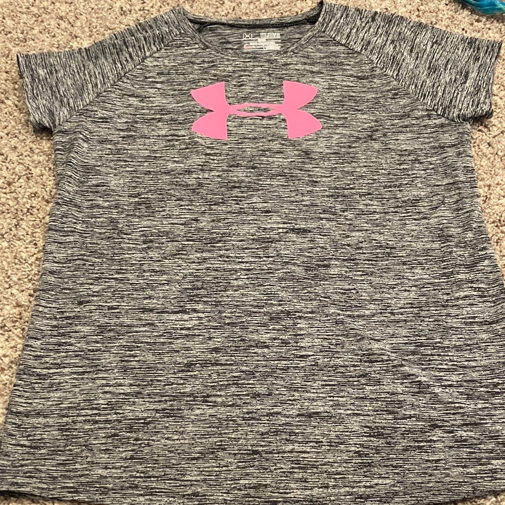 Under Armour Girls Heather Dark Gray HeatGear Tee – YXL (Loose Fit)